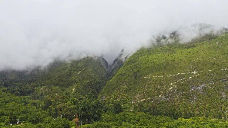 绵绵的山云层