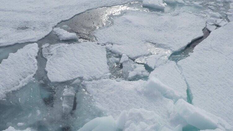 斯匹次卑尔根群岛破碎的海冰景观
