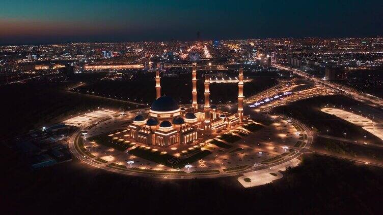 哈萨克斯坦阿斯塔纳大清真寺的夜景
