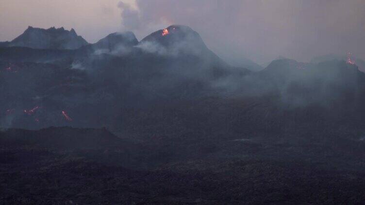 冰岛冒烟的原始火山景观特写