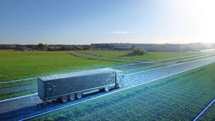 先进的高科技概念:在道路上驾驶着载货拖车的大型半挂车，通过图形特效转化为未来自动驾驶卡车的数字化版本。空中无人机拍摄的