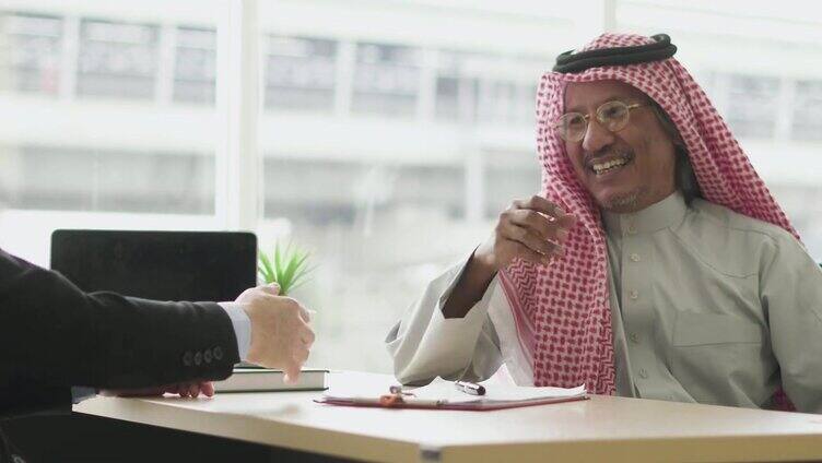 阿拉伯商人签署合作协议