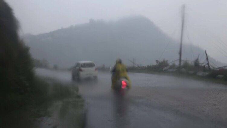 山区大雨特写