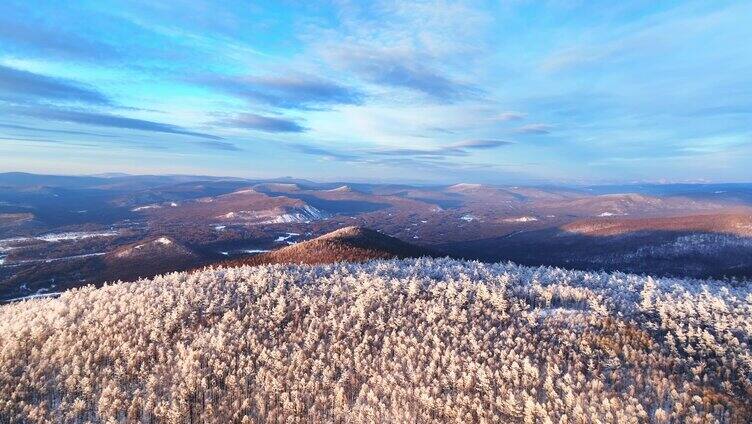 夕阳下的大兴安岭林海雪原