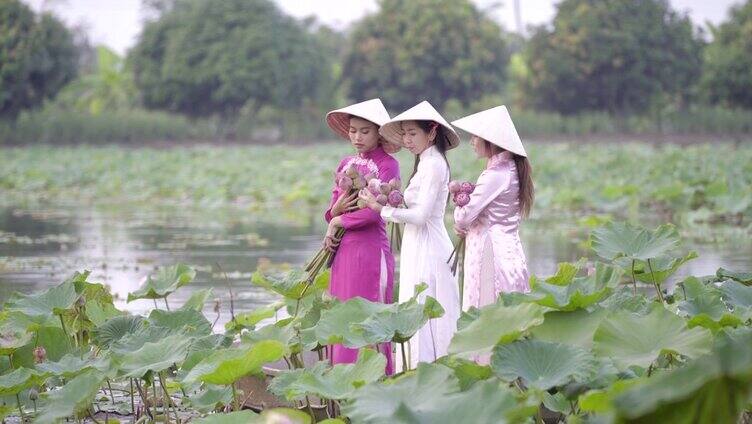 一名穿越南民族服饰或文化传统的年轻女子