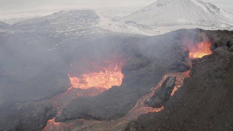 冰岛火山熔岩喷发上方飞行