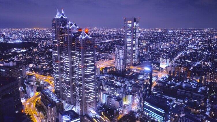 新宿夜景，摩天大楼林立