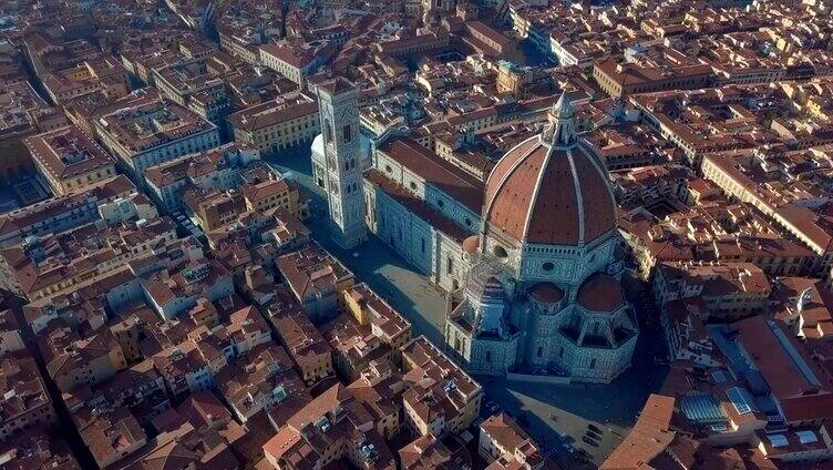 佛罗伦萨，托斯卡纳，意大利鸟瞰图。飞过佛罗伦萨的屋顶