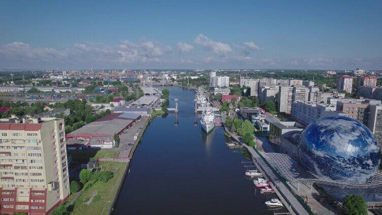 鸟瞰图。加里宁格勒城市全景，夏日阳光明媚