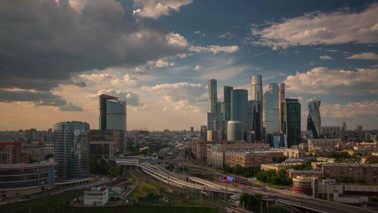 日落黄昏莫斯科城市交通道路空中全景4k时间推移俄罗斯