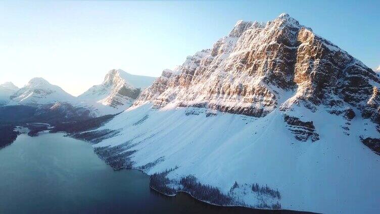 空中雪峰特写