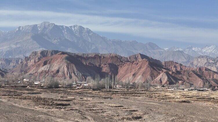 祁连山脉北方的山戈壁滩航拍