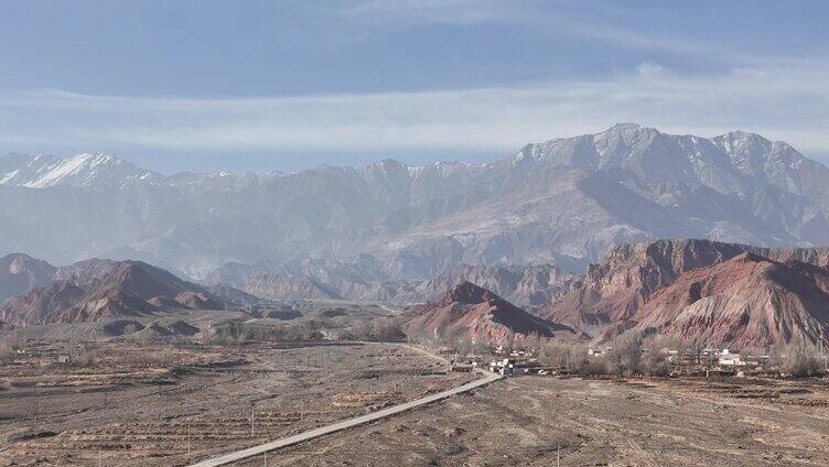 祁连山脉北方的山戈壁滩航拍