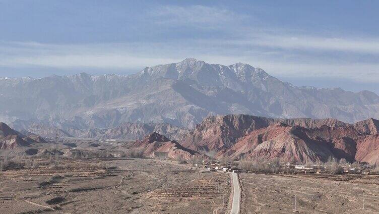 祁连山脉北方的山戈壁滩航拍