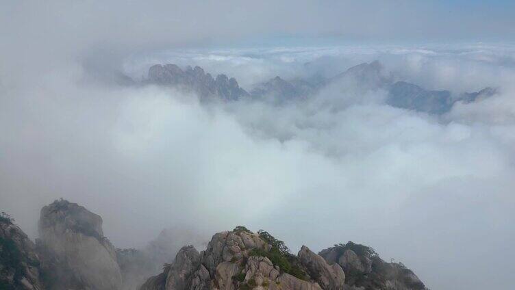 安徽省黄山风景区山峰云海航拍延时风景视频