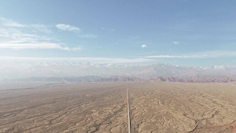 祁连山脉北方的山戈壁滩航拍