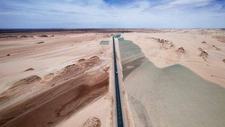 青海戈壁滩的公路