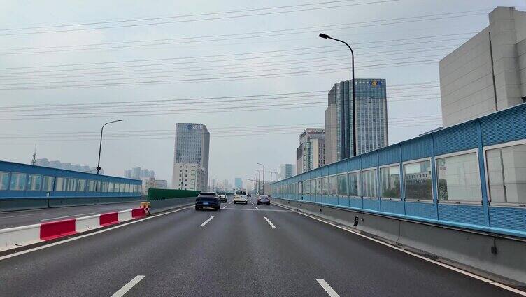 汽车窗外沿途风景开车第一视角城市马路道路