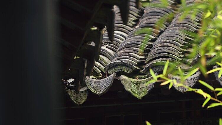 古建筑屋檐下雨意境