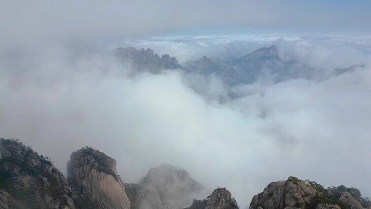 安徽省黄山风景区山峰云海航拍延时风景视频