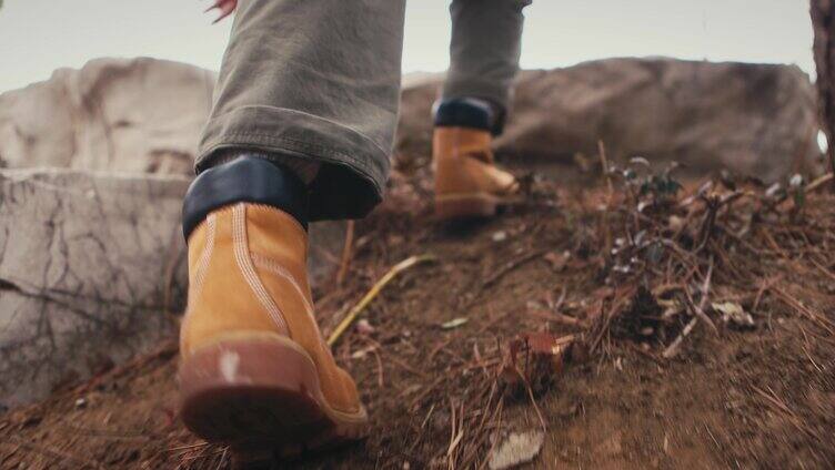 登山徒步户外探险脚步