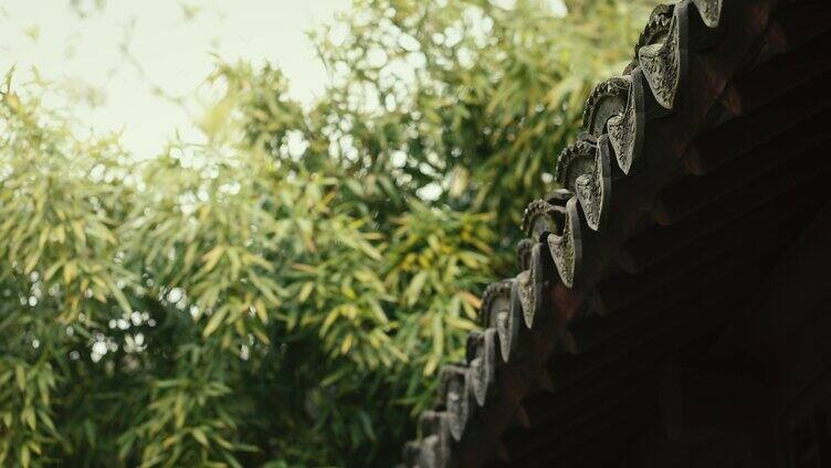 古建筑屋檐下雨意境