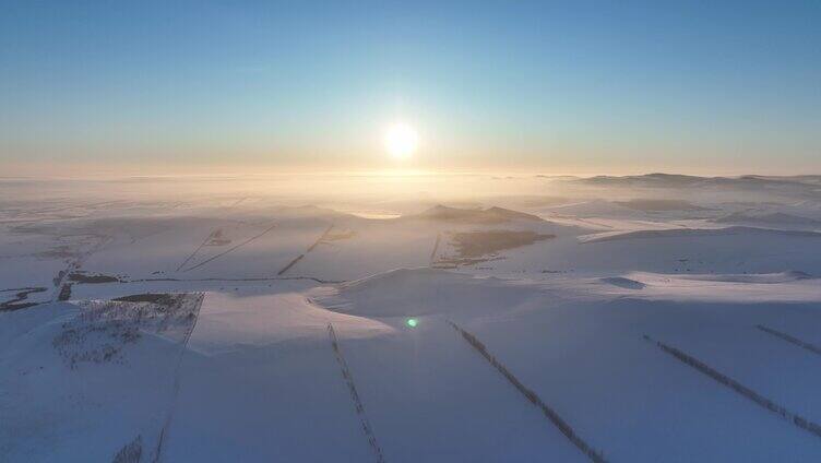 航拍浓郁夕阳下的垦区雪原