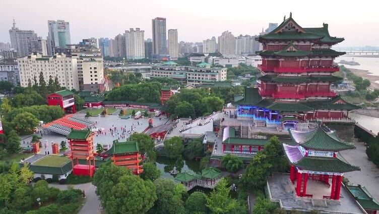 江西南昌滕王阁夜晚夜景车流交通航拍旅游区