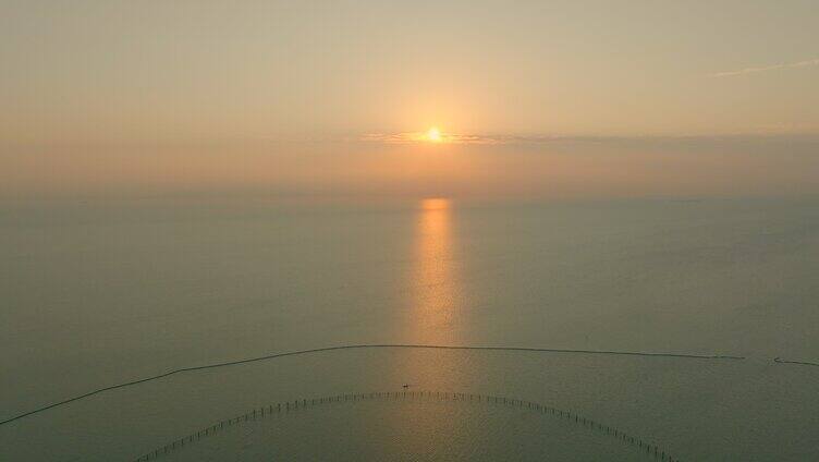 夕阳 湖天一线