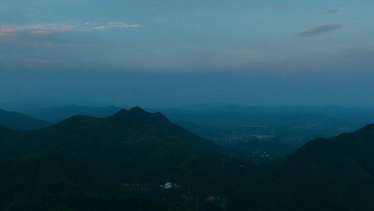 黄昏日落群山航拍