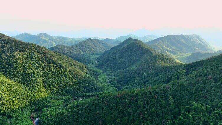 湖州莫干山村庄山路航拍