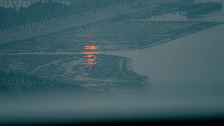 海景房房间内看海面日出