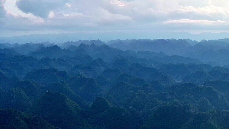 傍晚的喀斯特峰林风光航拍