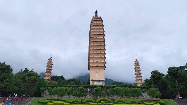 阴雨天中崇圣寺三塔延时风光