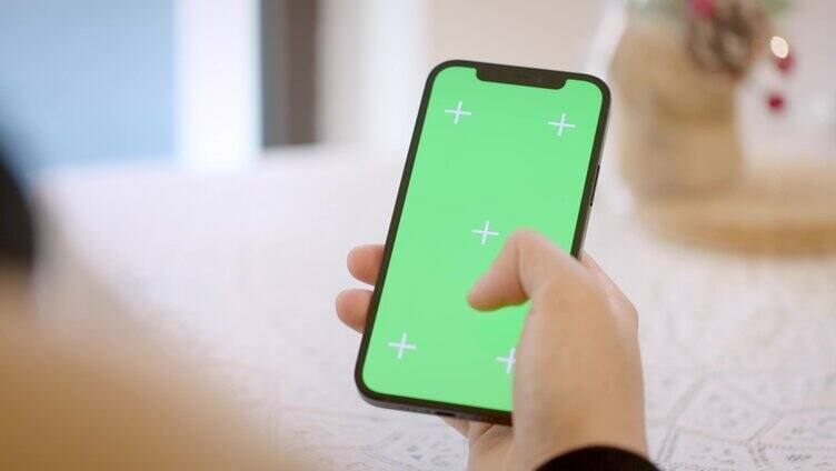 居家休闲玩手机绿幕