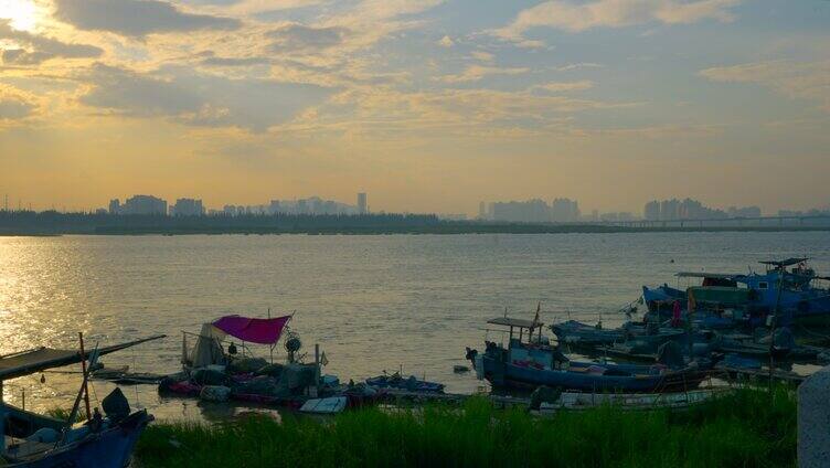 日落黄昏海边渔船