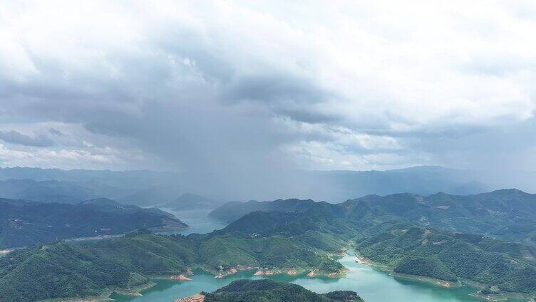 延时航拍河湖山川青山绿水乌云局部雨