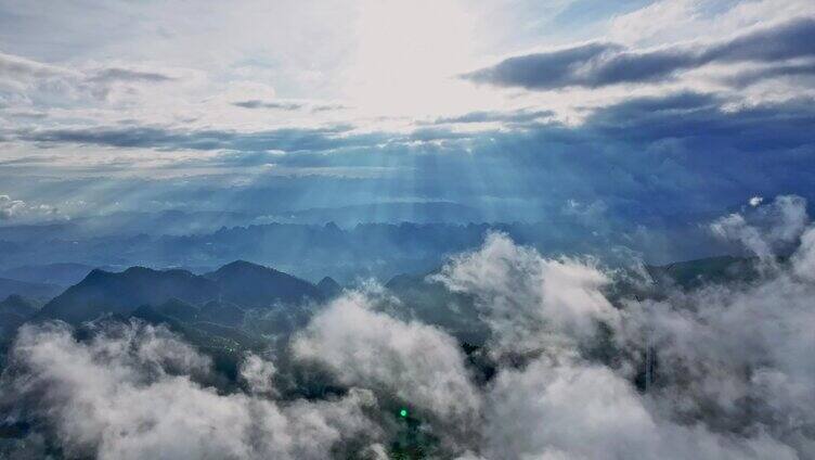 丁达尔效应耶稣光大自然延时航拍水墨山间