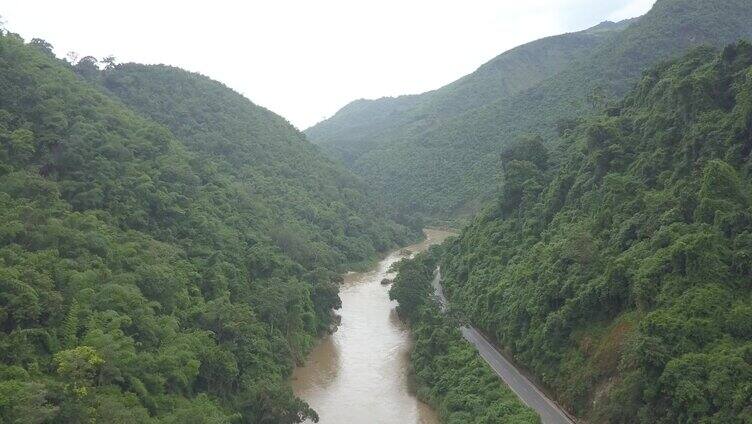 山间河道航拍