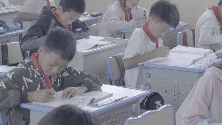 学校上课实拍