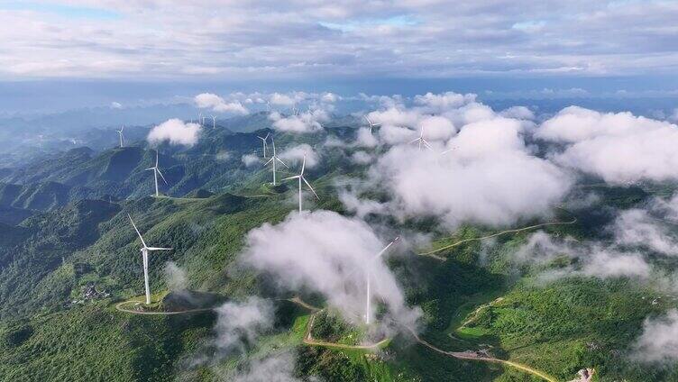 大气唯美大山风力发电清洁能源云雾延时航拍