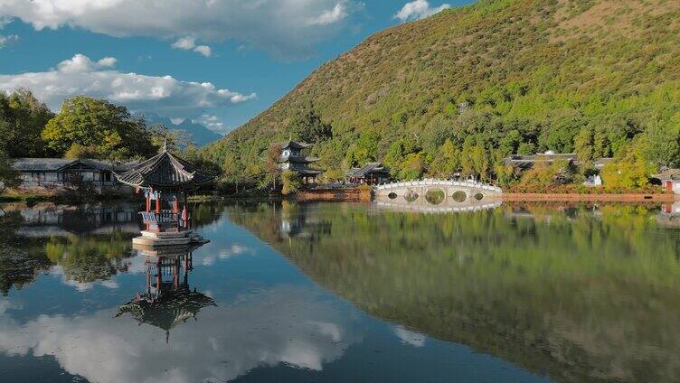 云南旅游丽江黑龙潭公园得月楼五孔石拱桥