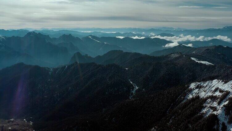 藏区川西延绵山峰