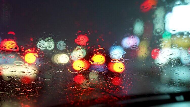 下雨的夜晚雨刷