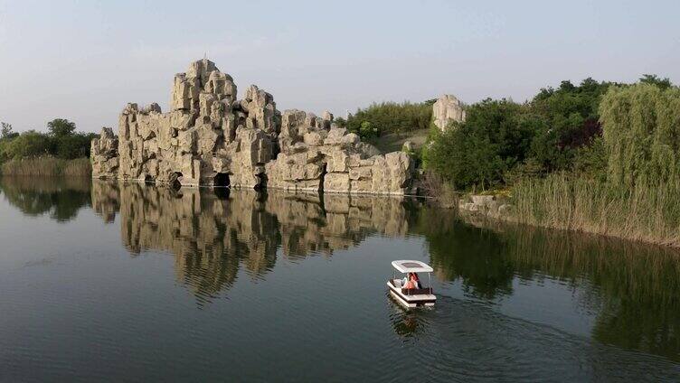 莲花湖湿地公园游客小船航拍