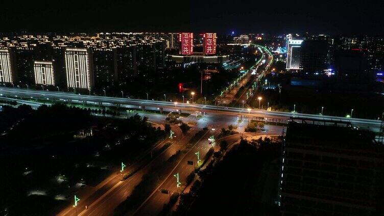 夜晚城市建筑车流