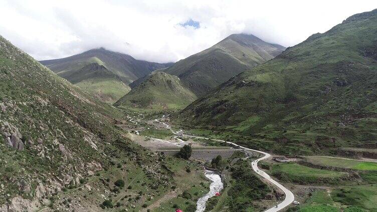 航拍西藏风光蓝天白云草原大山美景旅行度假