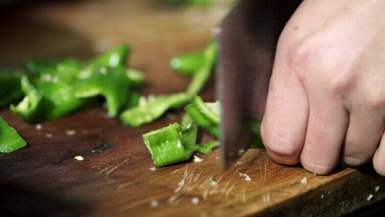 辣椒炒腊肉制作过程