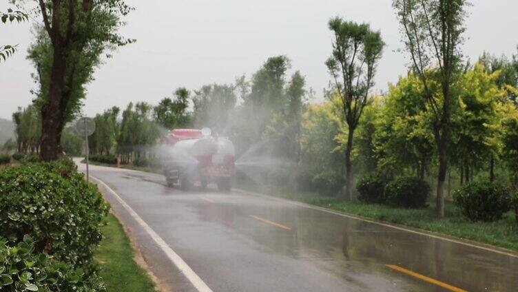 洒水车清洁路面