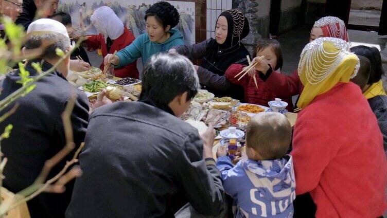 家庭聚餐吃饭